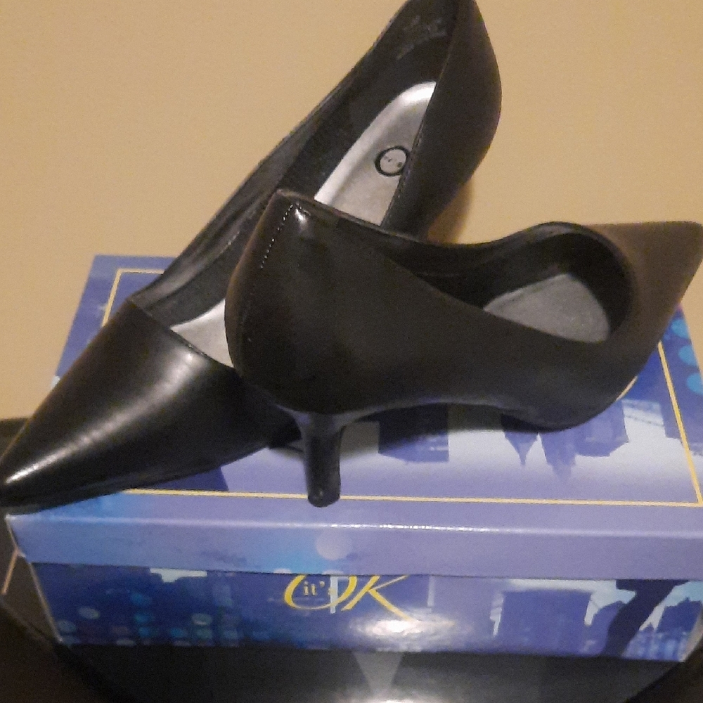Women's Black Pointed-Toe Mid Kitten Heels